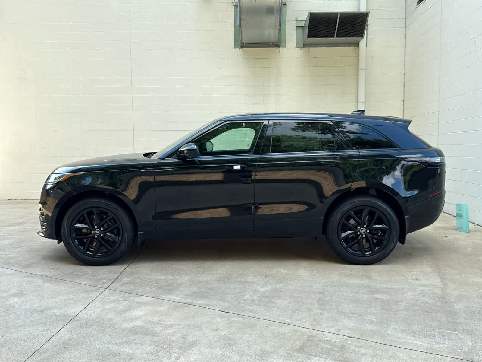 New 2026 Land Rover Range Rover Velar Dynamic SE image 5