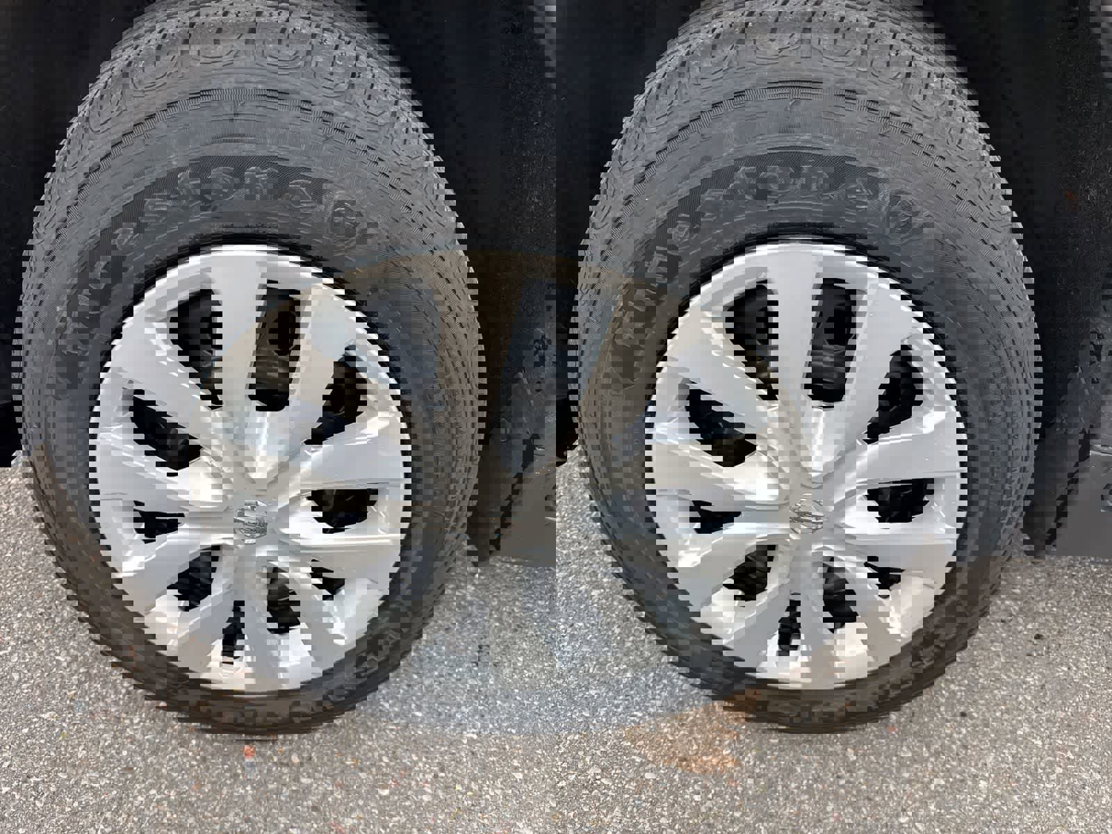 Used 2018 Nissan Rogue S image 11