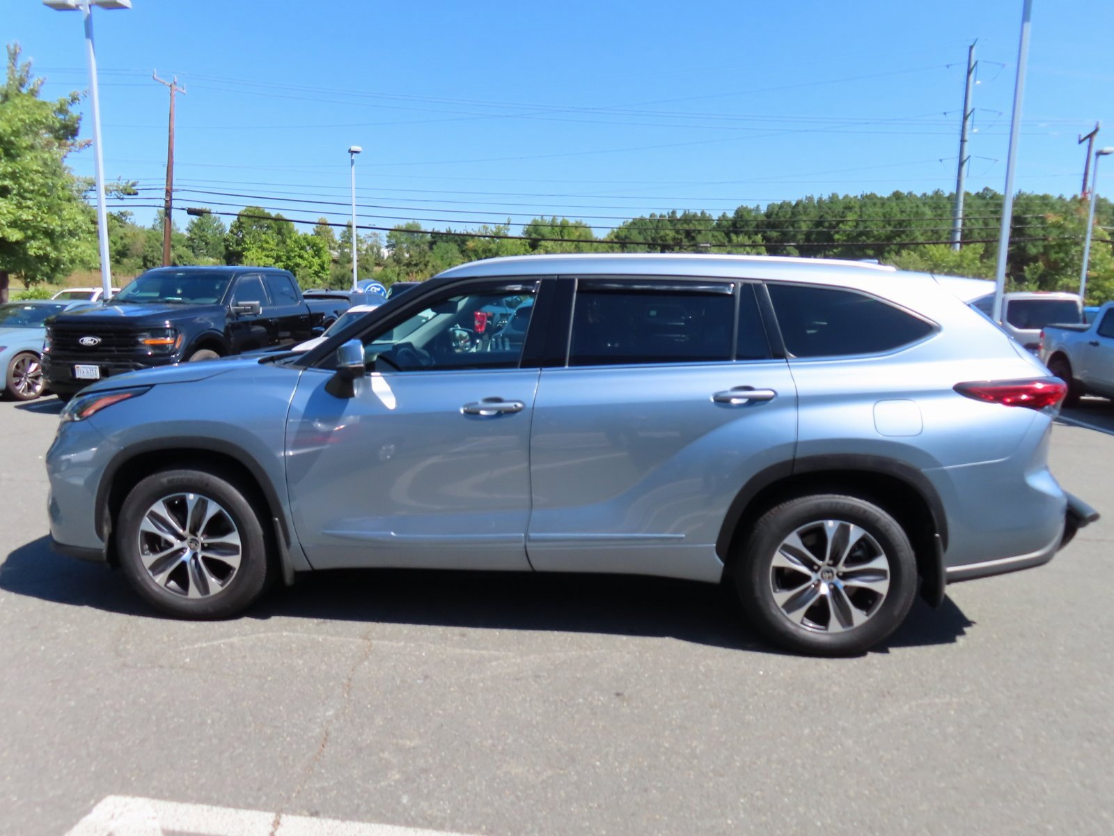 Used 2022 Toyota Highlander XLE image 8