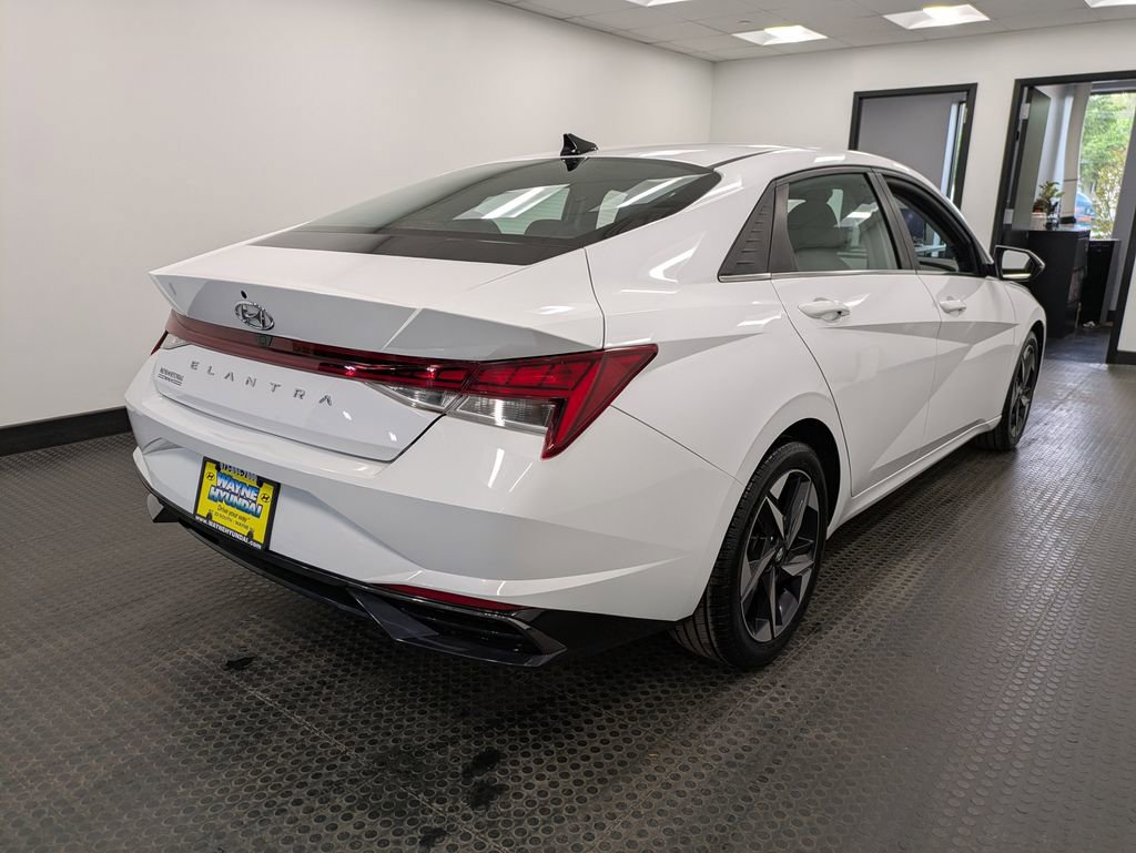 Certified 2021 Hyundai Elantra SEL w/ Convenience + Premium Package FWD image 4