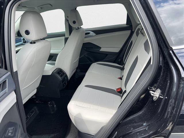 New 2025 Volkswagen Taos SE image 16