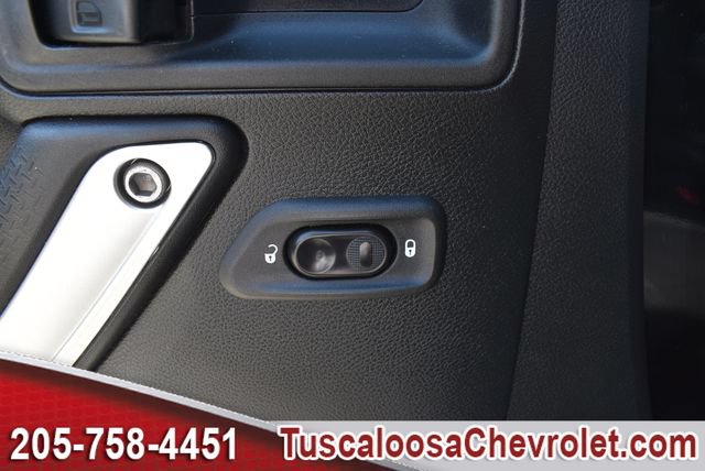 Used 2018 Jeep Wrangler Unlimited Rubicon w/ Connectivity Group AWD/4WD image 18