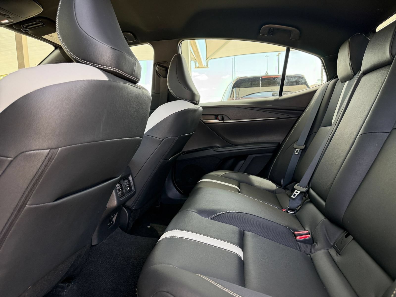 Used 2026 Toyota Camry SE FWD image 25