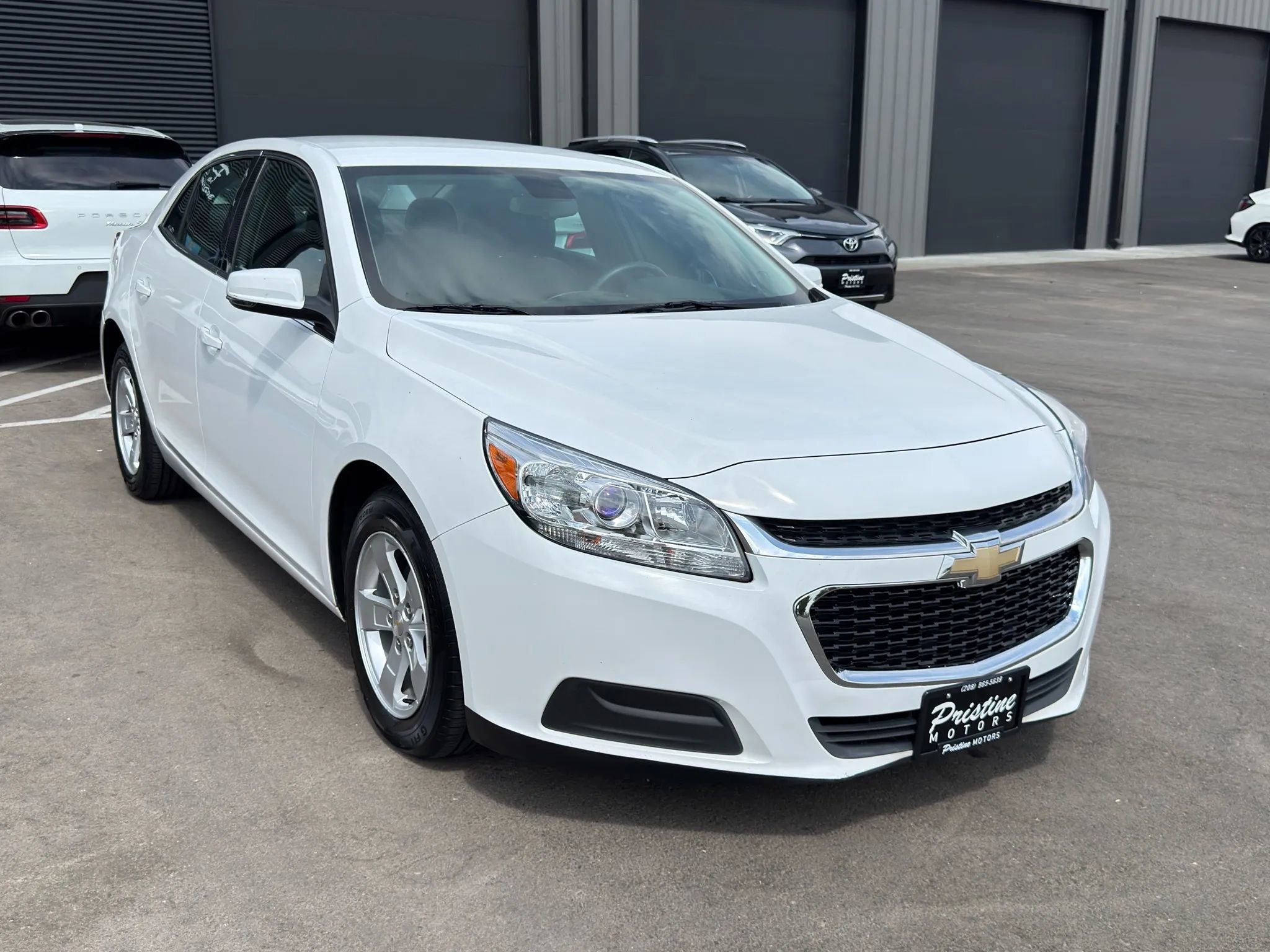 Used 2016 Chevrolet Malibu LT image 2