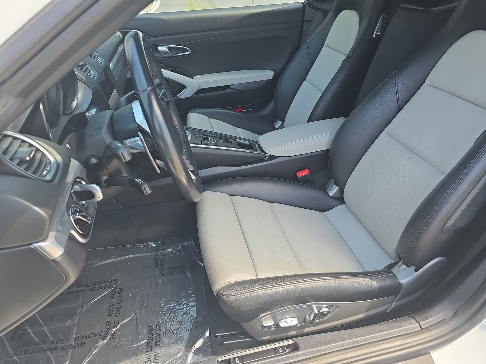 Used 2020 Porsche 718 Boxster RWD image 5