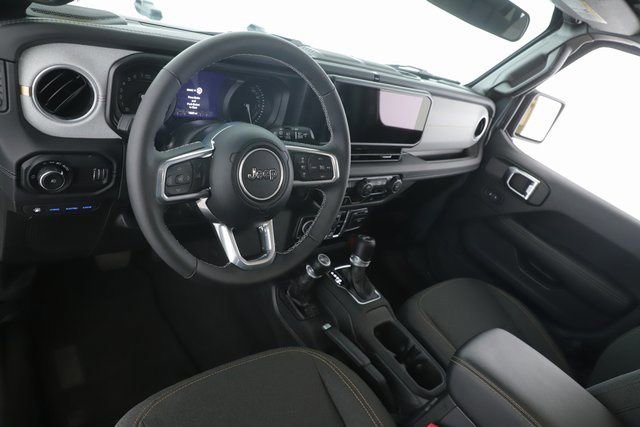 Used 2025 Jeep Wrangler Unlimited Sahara image 17