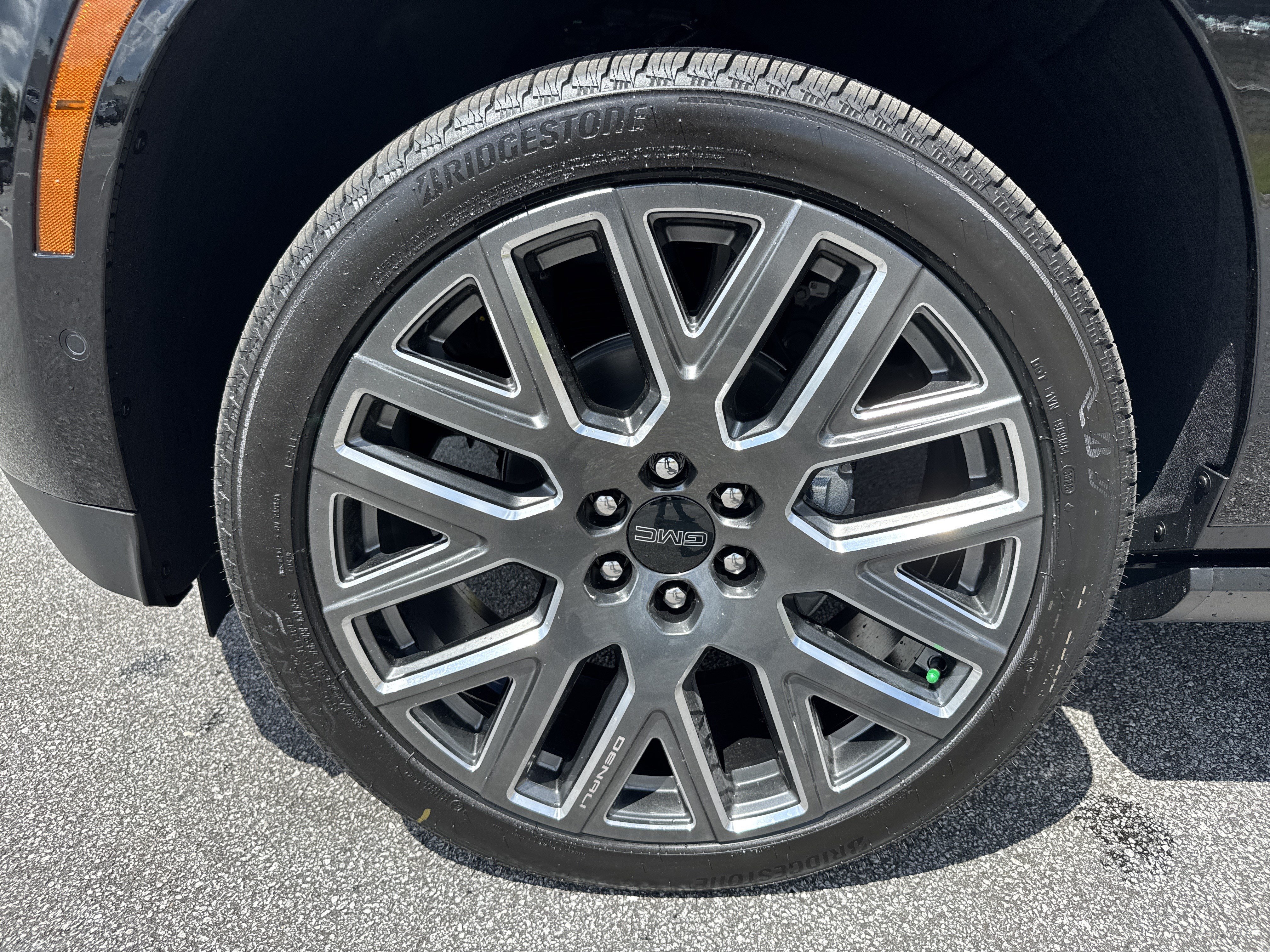 New 2026 GMC Yukon XL Denali Ultimate AWD/4WD image 12