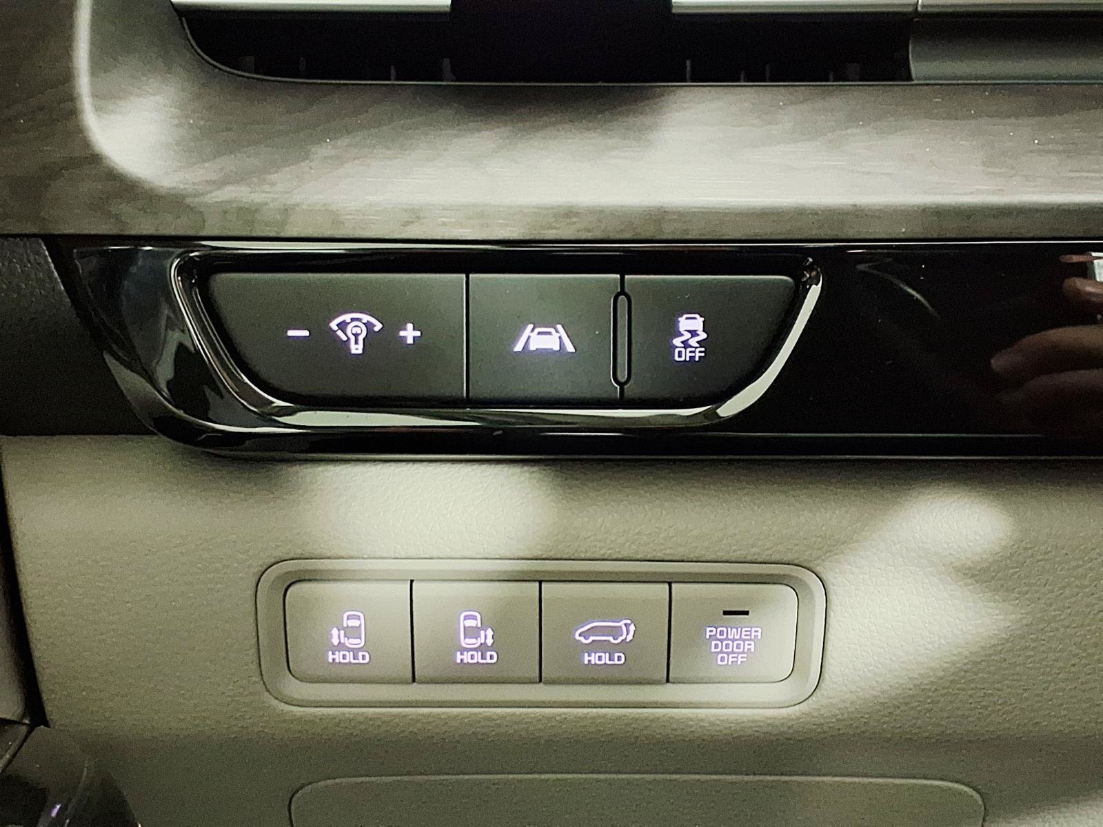 Used 2024 Kia Carnival EX FWD image 22