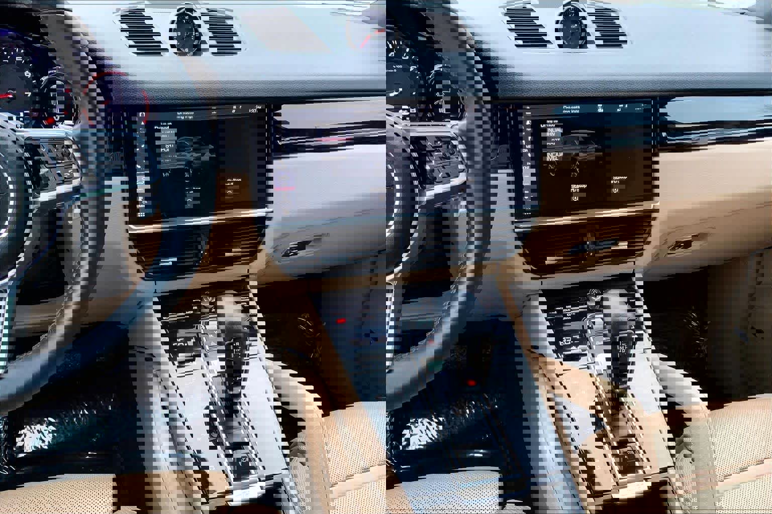 Used 2021 Porsche Cayenne image 6