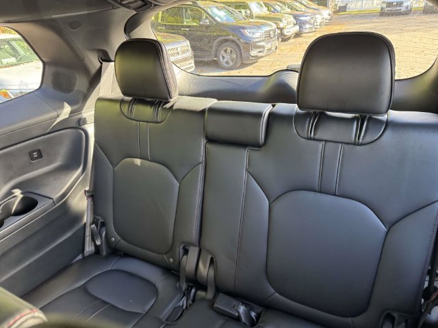 Certified 2025 Honda Pilot Black Edition image 11
