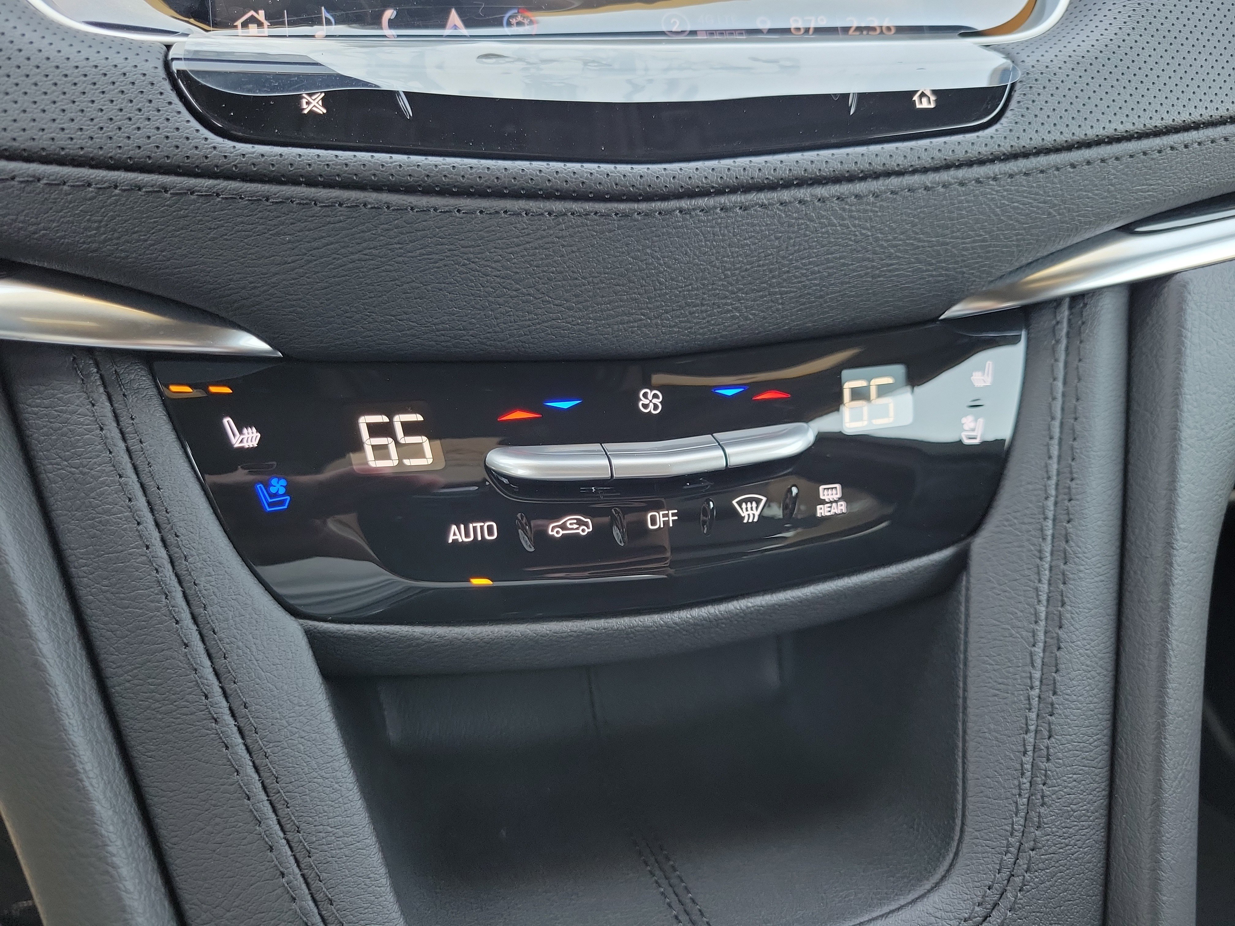 Certified 2025 Cadillac XT5 Premium Luxury w/ LPO, Floor Liner Package image 26