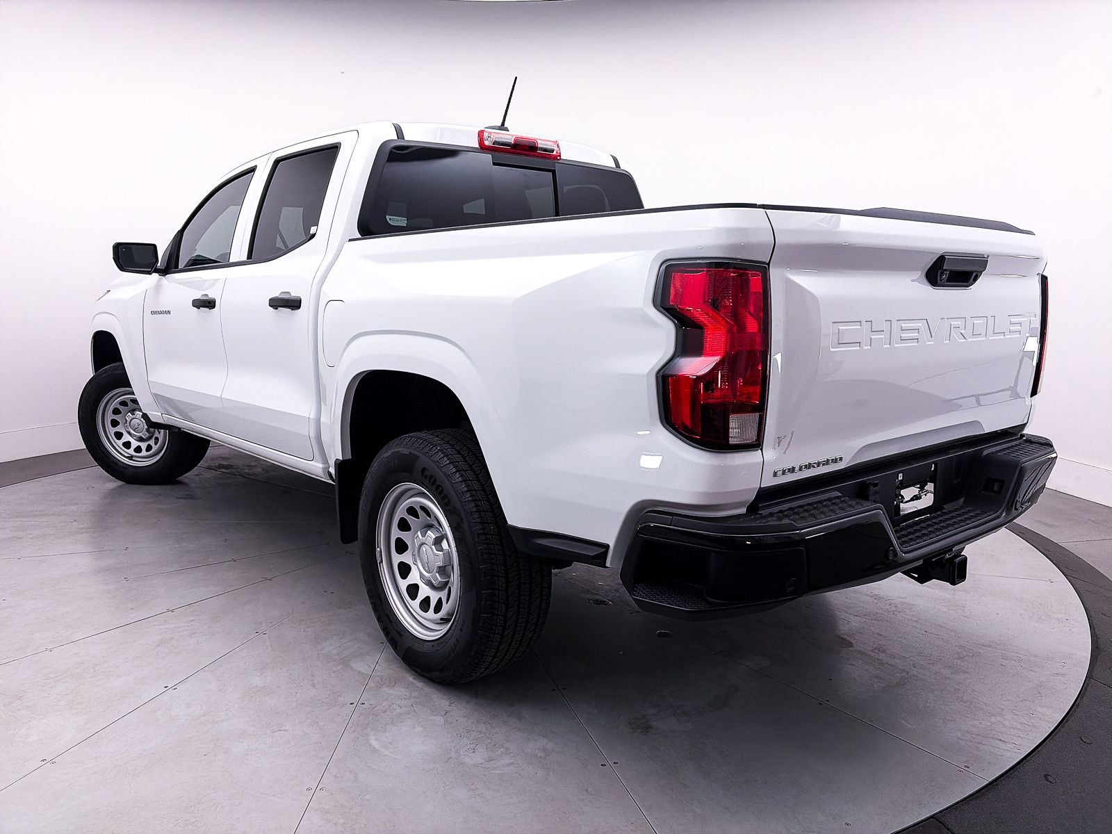 Used 2024 Chevrolet Colorado W/T w/ Advanced Trailering Package image 2