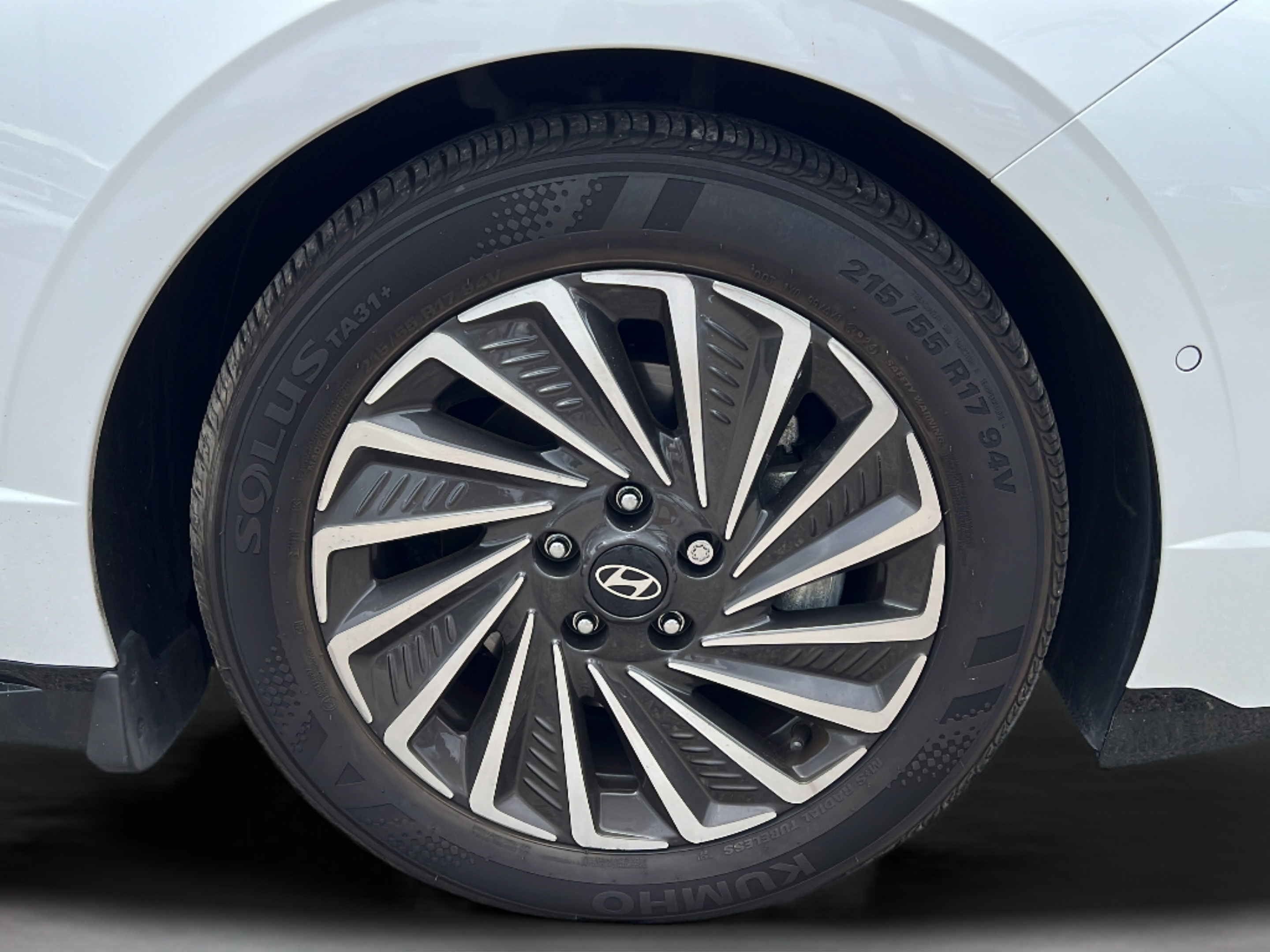 Used 2025 Hyundai Sonata Limited FWD image 28