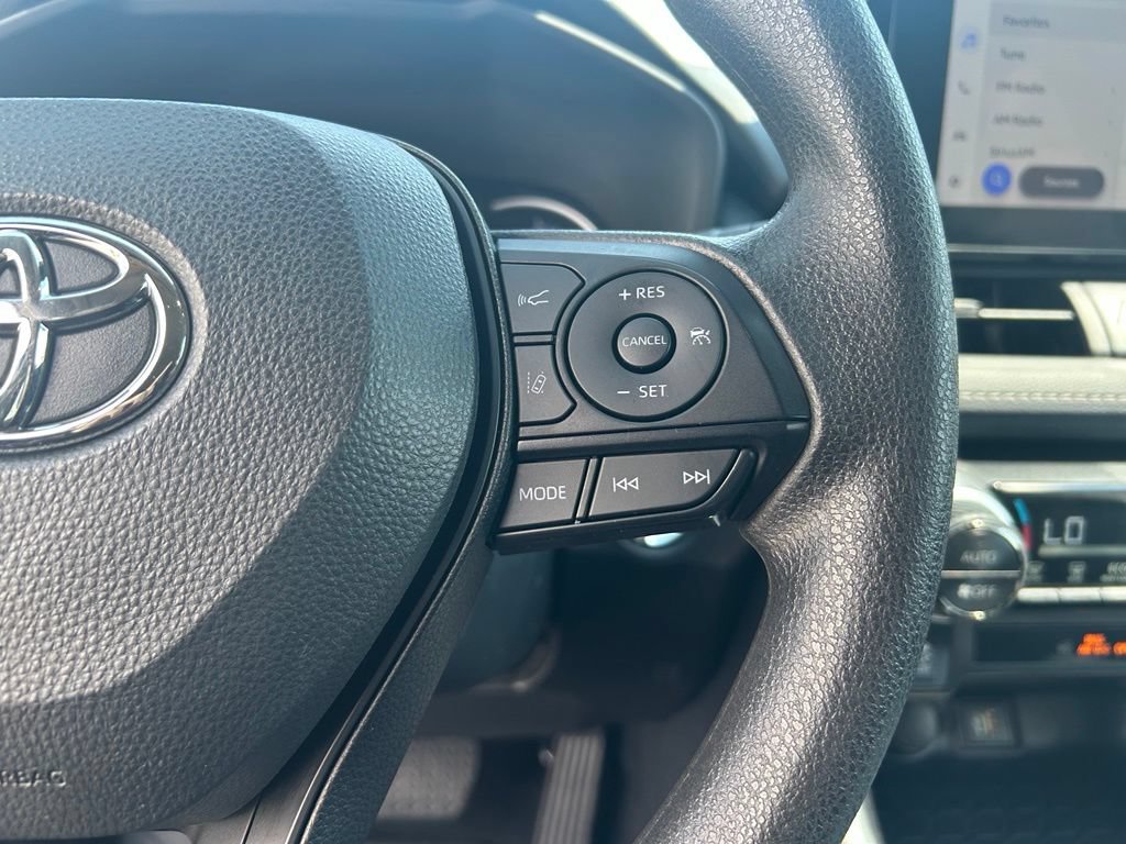 Used 2025 Toyota RAV4 XLE AWD/4WD image 13