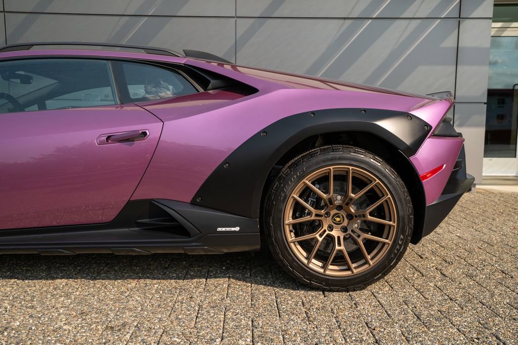 Used 2024 Lamborghini Huracan Sterrato image 21