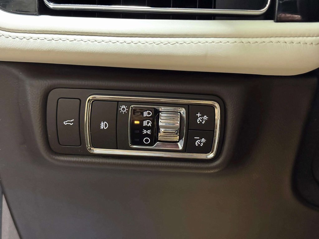 Used 2022 Lincoln Aviator Black Label w/ Class IV Trailer Tow Package image 11