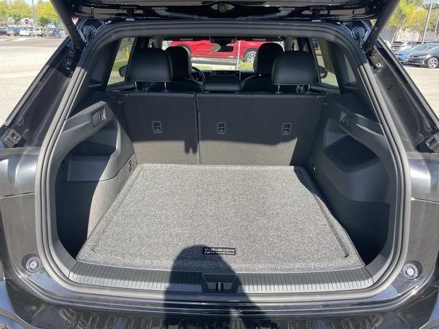 Certified 2026 Volkswagen Tiguan SE R-Line FWD image 24