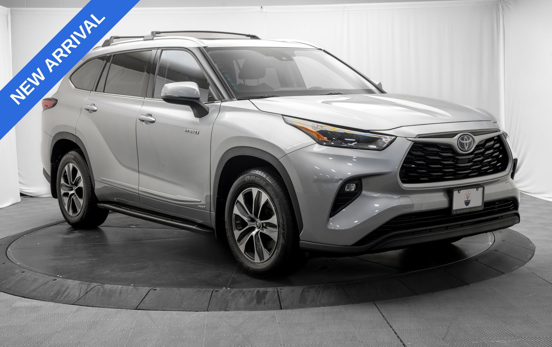 Used 2021 Toyota Highlander XLE AWD/4WD image 9