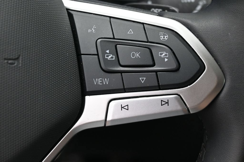 Used 2024 Volkswagen Atlas Peak Edition SE AWD/4WD image 17