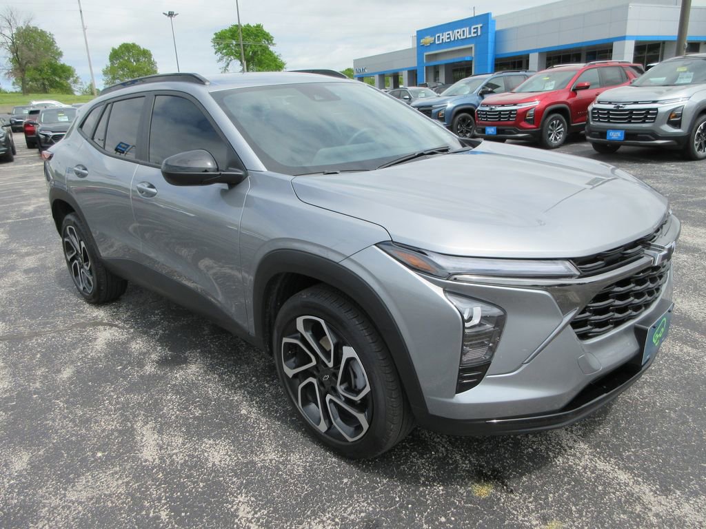 Certified 2025 Chevrolet Trax RS w/ Driver Confidence Package FWD image 7