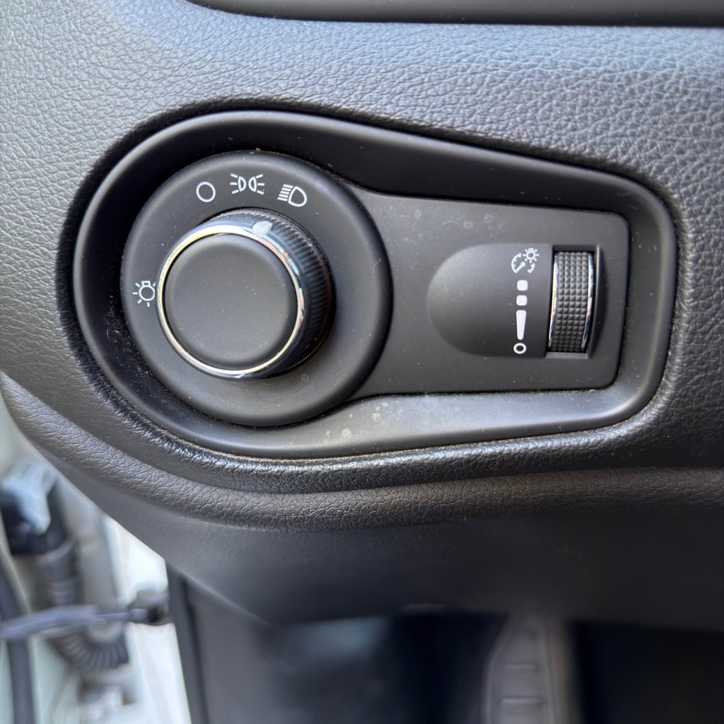 Used 2017 Jeep Renegade Sport w/ Power & Air Group FWD image 34