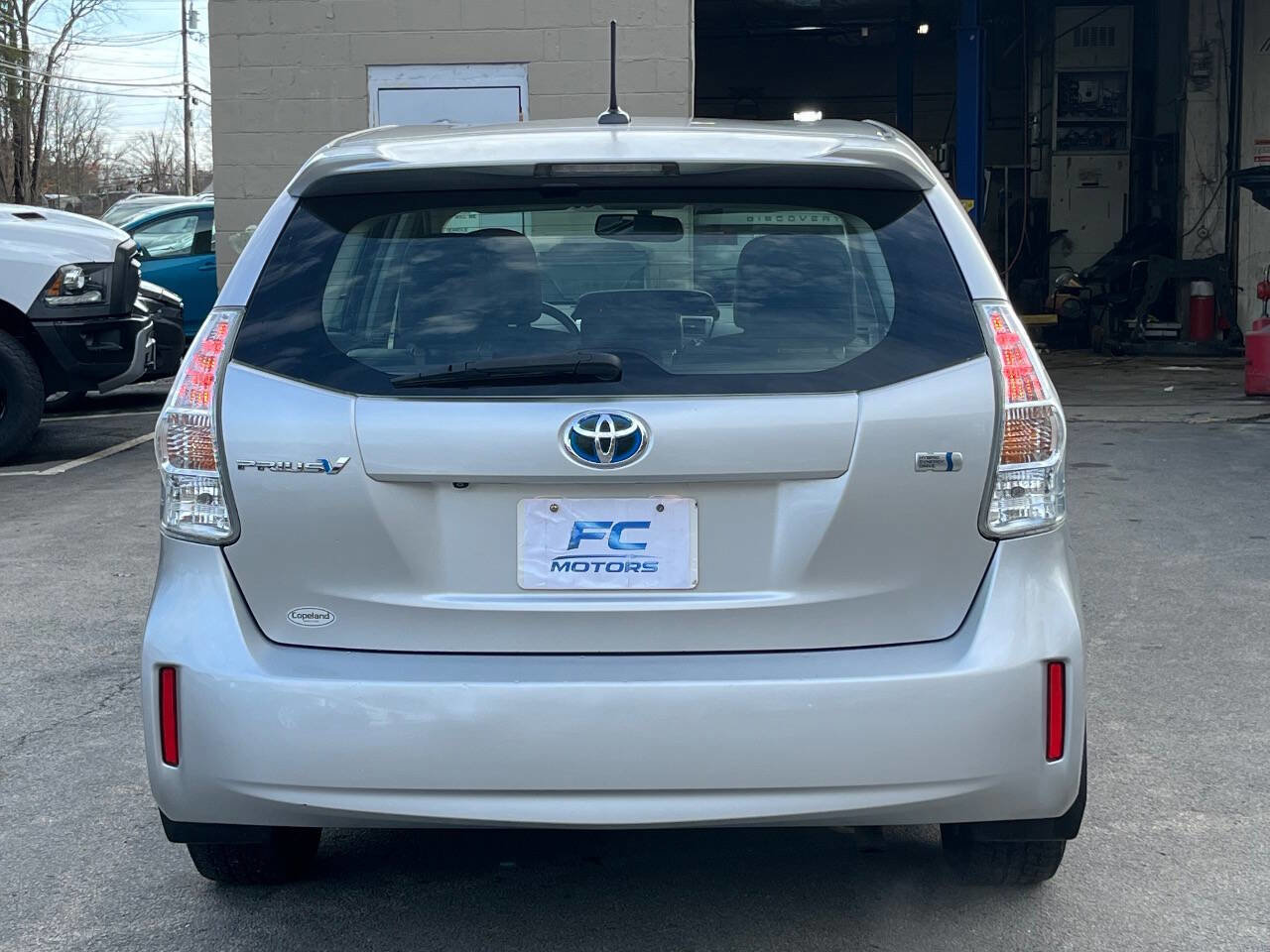 Used 2012 Toyota Prius V Five FWD image 5