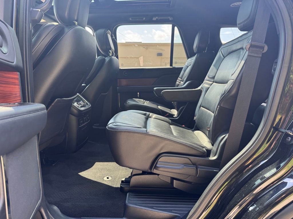 Used 2018 Lincoln Navigator Select image 15