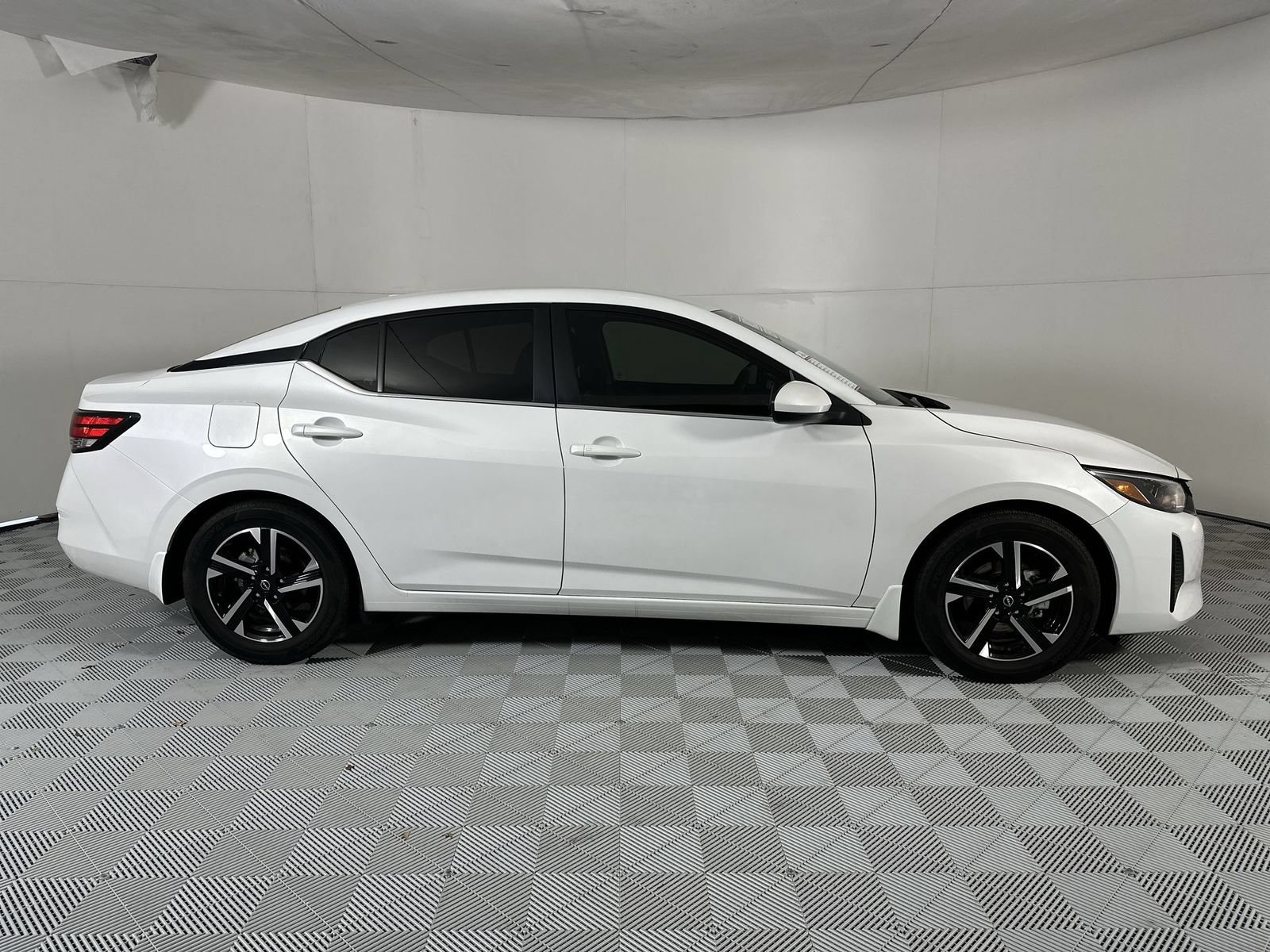 Certified 2024 Nissan Sentra SV FWD image 9