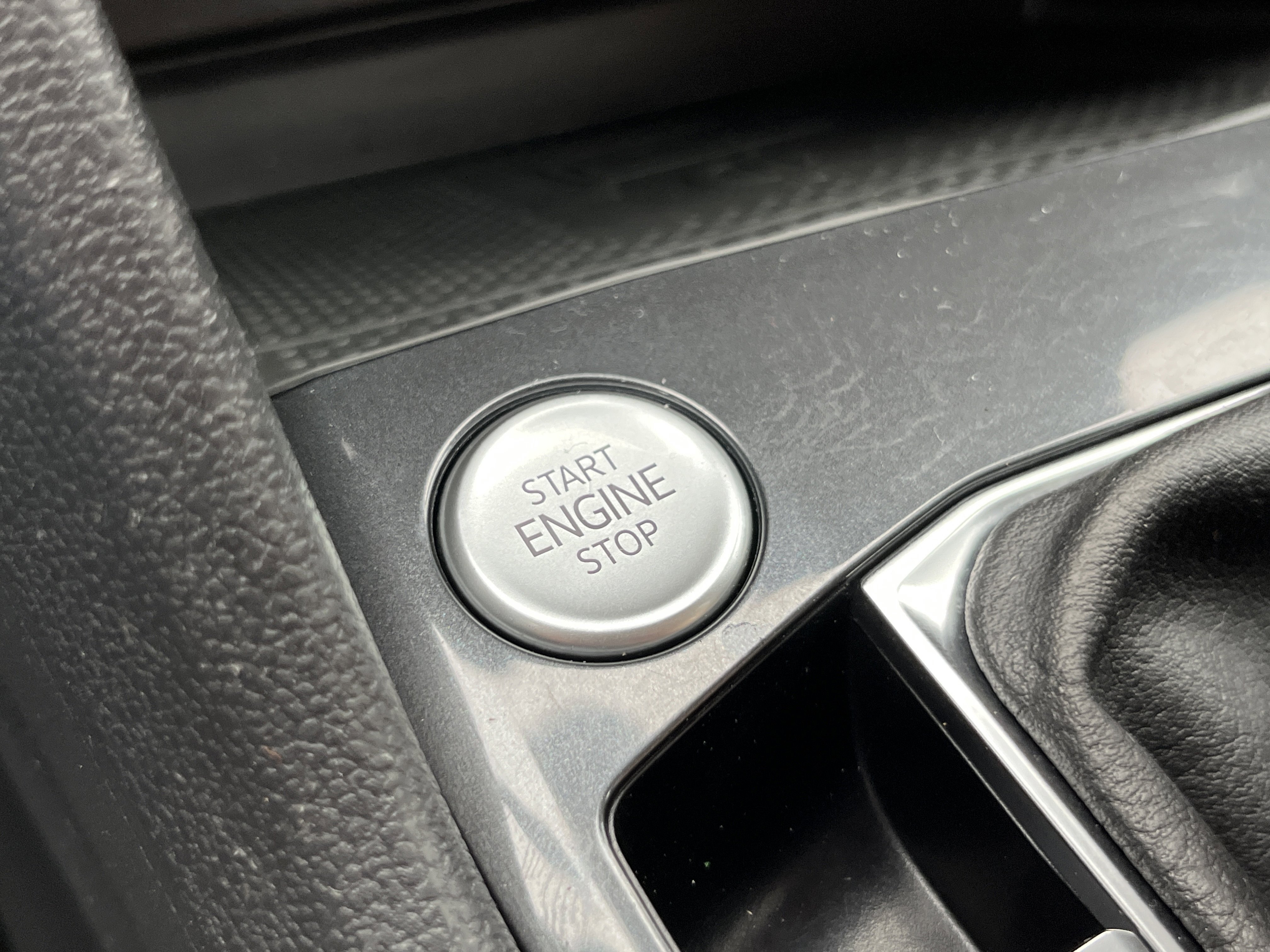 Used 2022 Volkswagen Tiguan SE AWD/4WD image 36