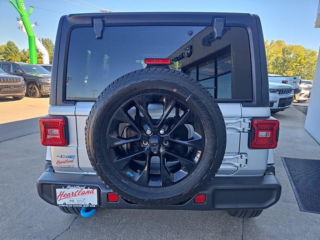 Used 2023 Jeep Wrangler Unlimited Sahara w/ Cold Weather Group AWD/4WD image 36