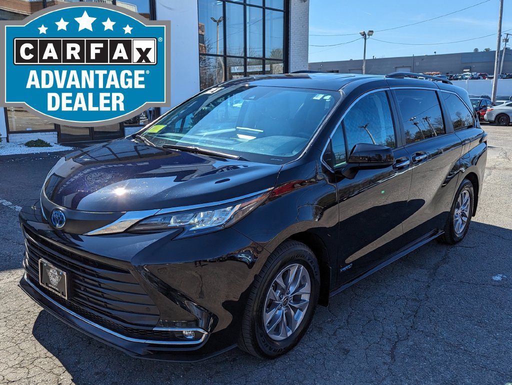Used 2021 Toyota Sienna XLE AWD/4WD image 2