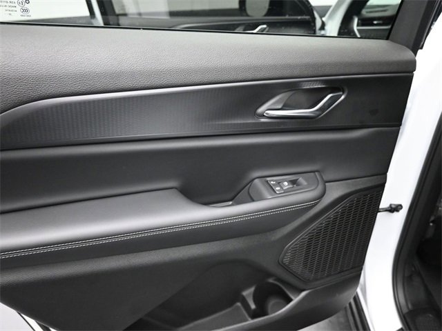 New 2025 Jeep Grand Cherokee L Laredo image 15