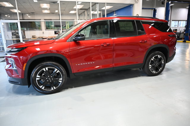 New 2027 Chevrolet Traverse LT w/ LPO, Floor Liner Package FWD image 7