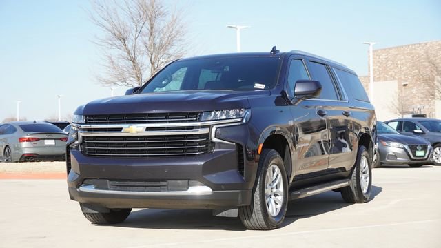 Used 2024 Chevrolet Suburban LT image 3
