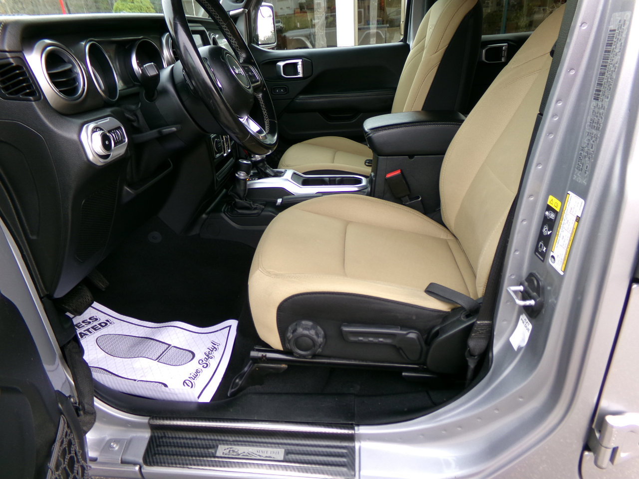 Used 2020 Jeep Wrangler Unlimited Sahara image 10