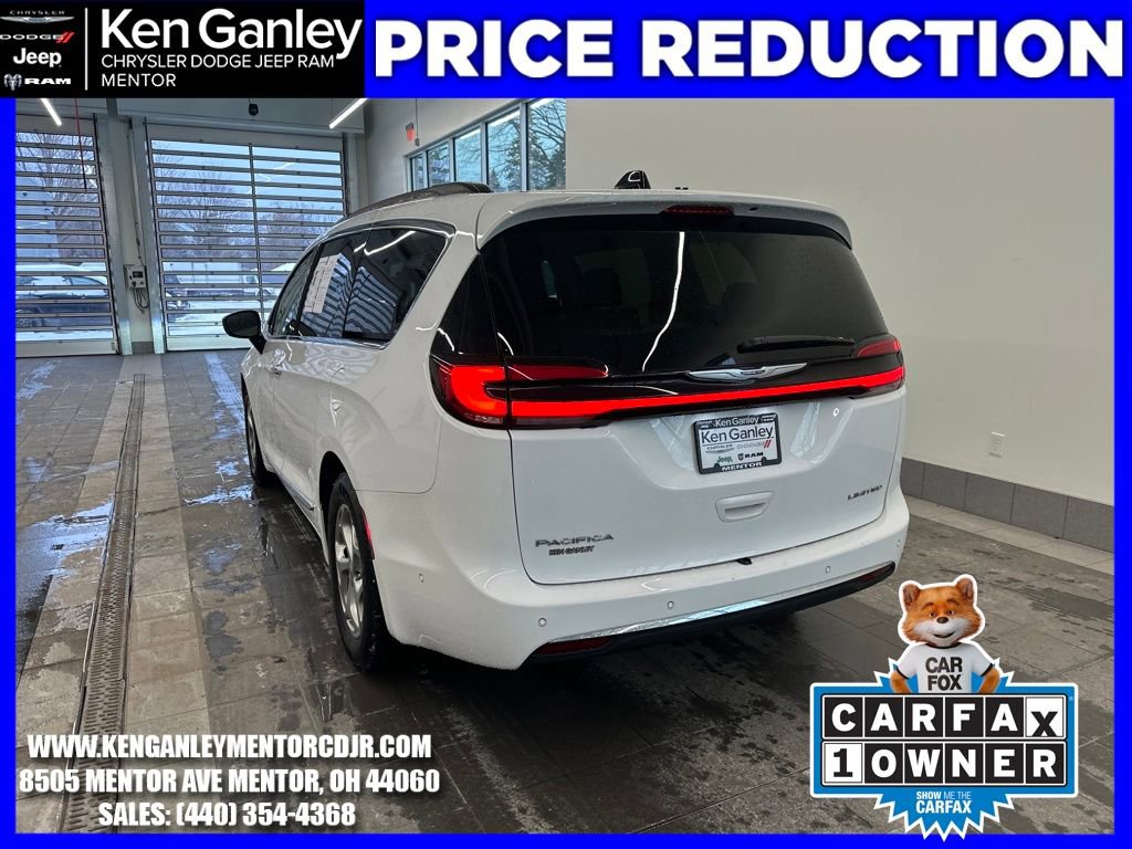 Used 2023 Chrysler Pacifica Limited w/ Uconnect Theater Family Group image 7