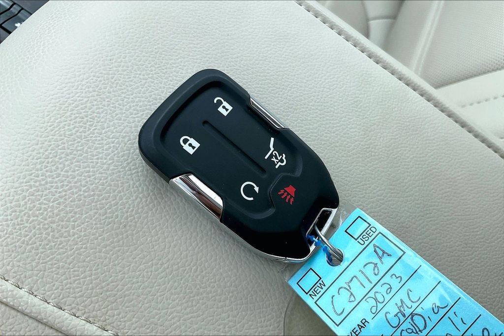Used 2023 GMC Acadia Denali w/ Denali Technology Package FWD image 11