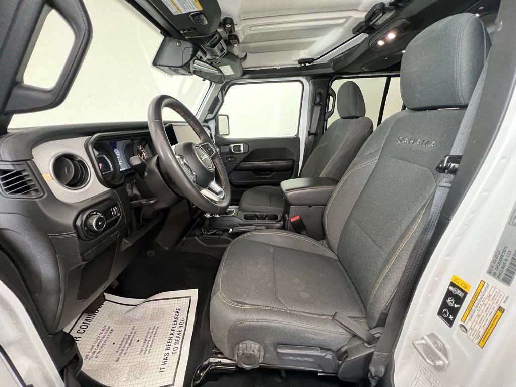 Used 2024 Jeep Wrangler Unlimited Sahara AWD/4WD image 3