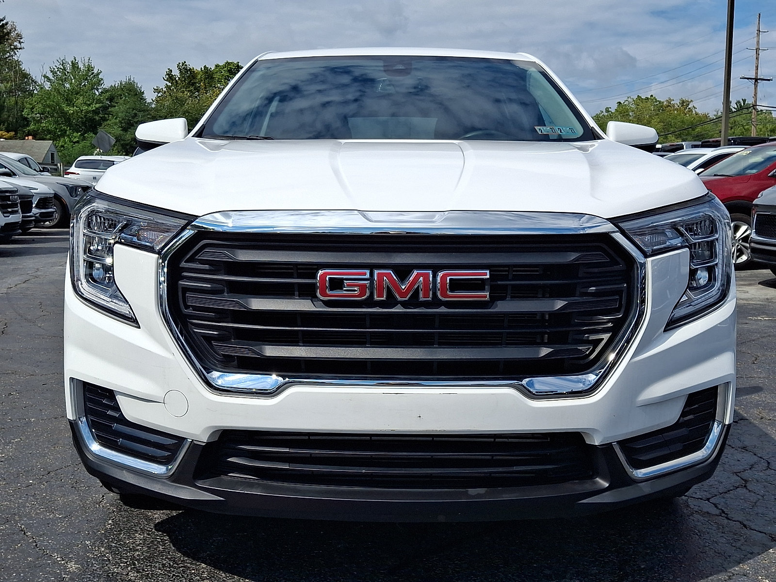 Used 2024 GMC Terrain SLE FWD image 2