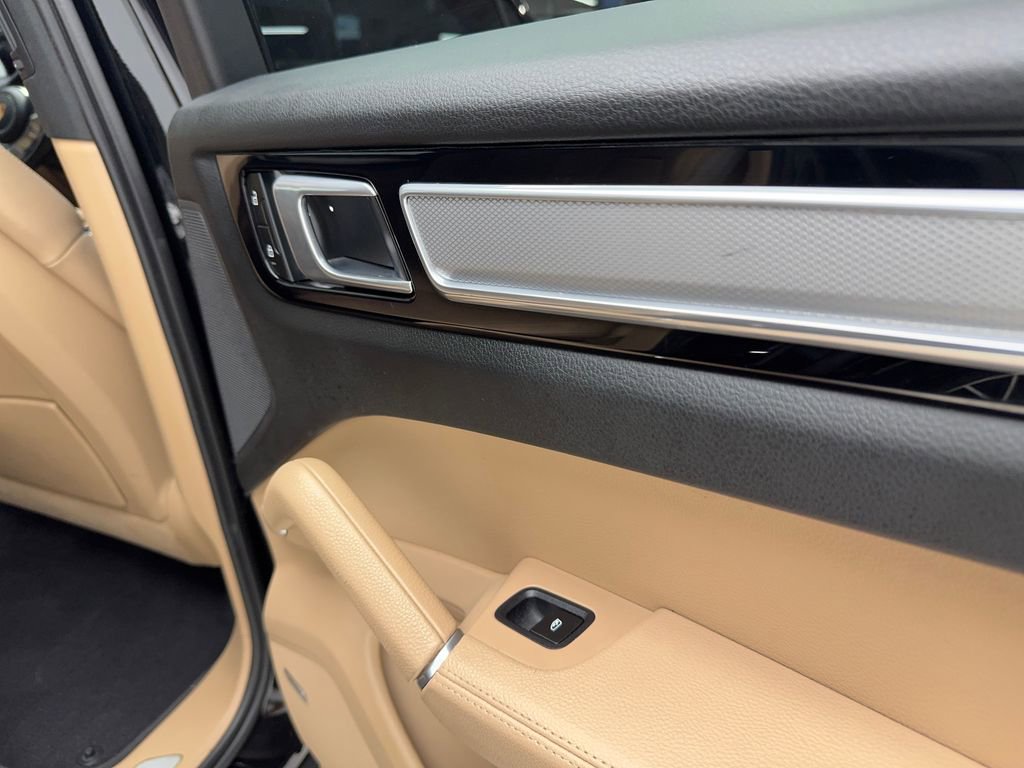 Used 2023 Porsche Cayenne Platinum Edition image 53