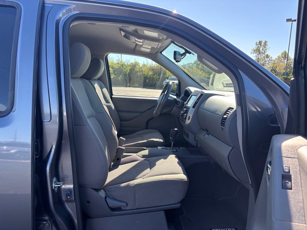 Used 2020 Nissan Frontier SV w/ Midnight Edition Floor Mats RWD image 16
