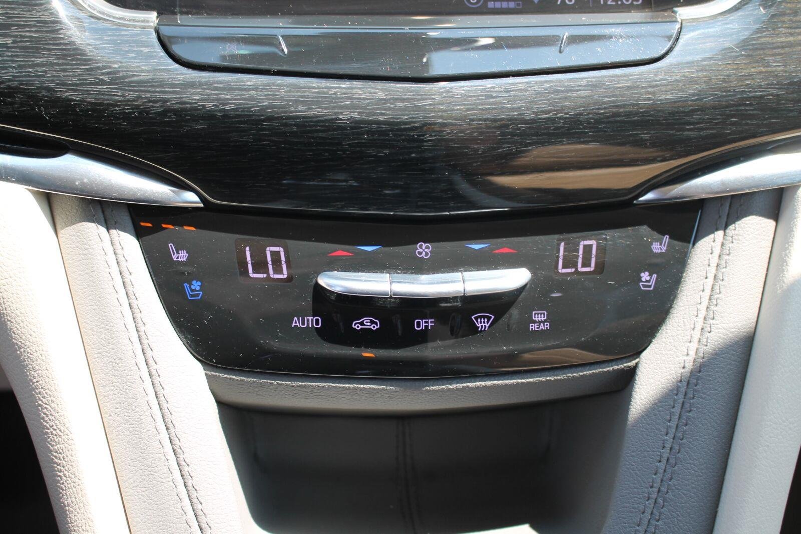 Used 2022 Cadillac XT6 Premium Luxury w/ Technology Package FWD image 24