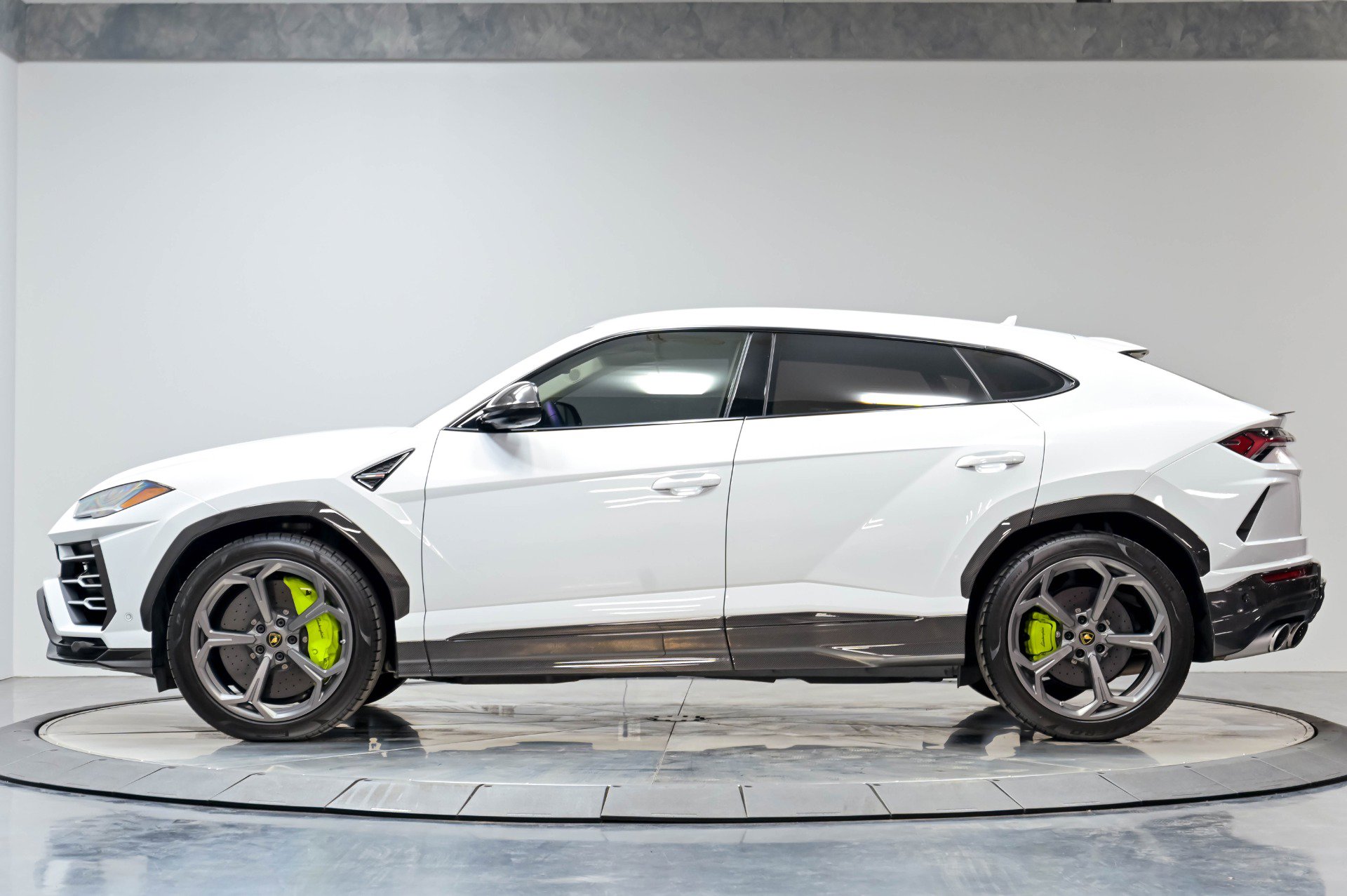 Used 2020 Lamborghini Urus AWD/4WD image 46