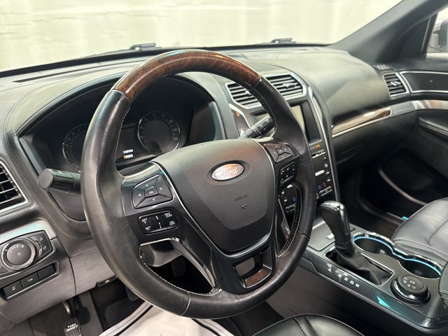 Used 2016 Ford Explorer Platinum AWD/4WD image 27