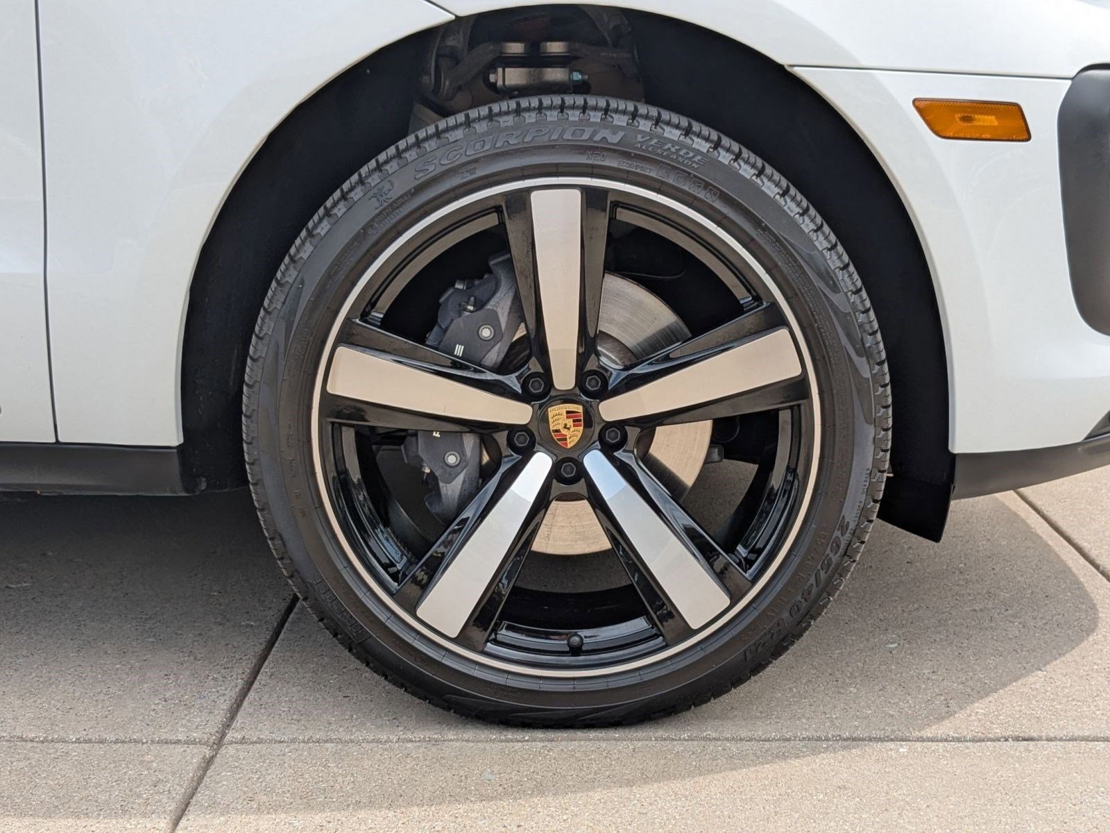 Certified 2026 Porsche Macan AWD/4WD image 28