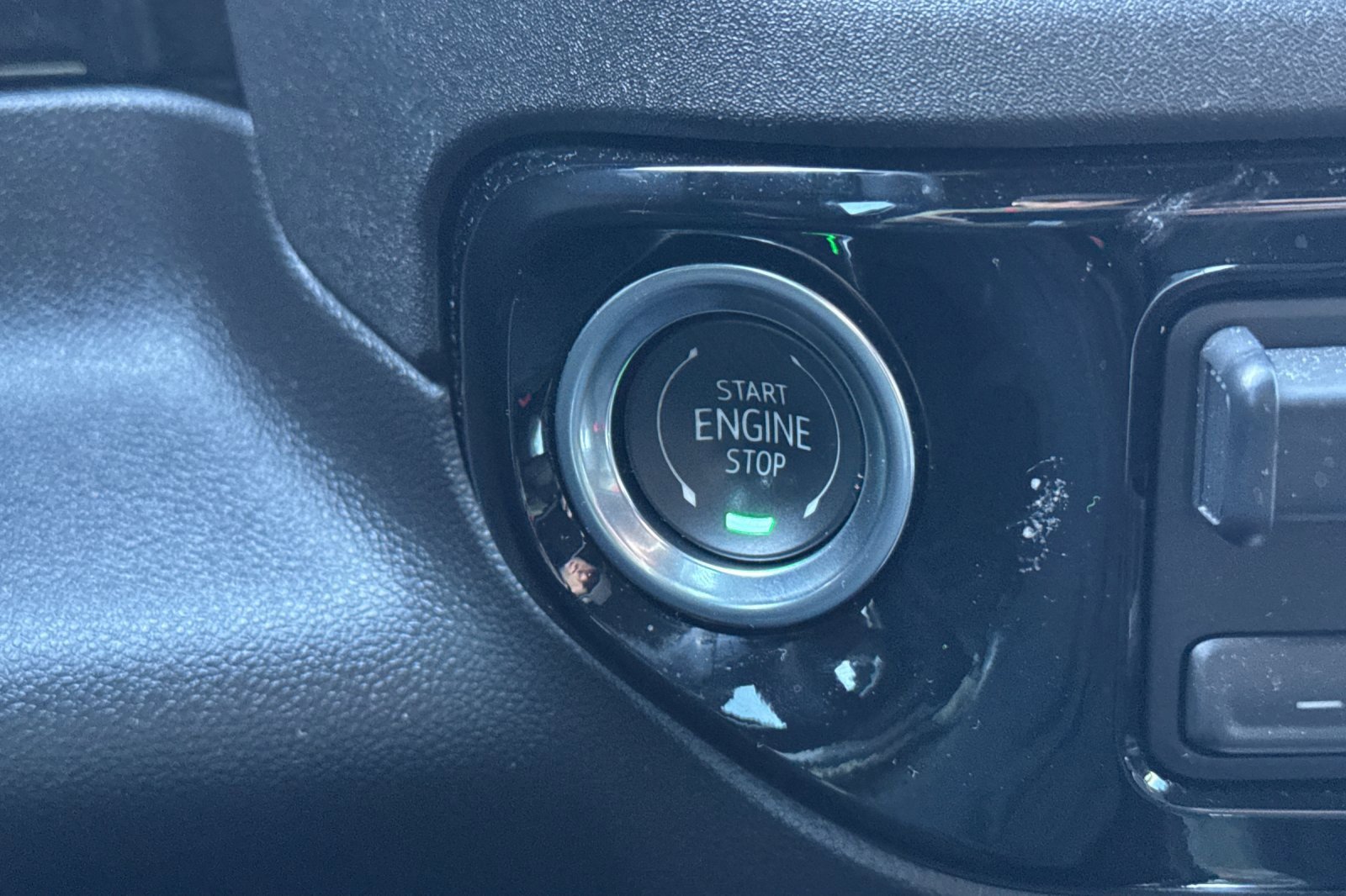 Used 2025 GMC Sierra 1500 Elevation image 32