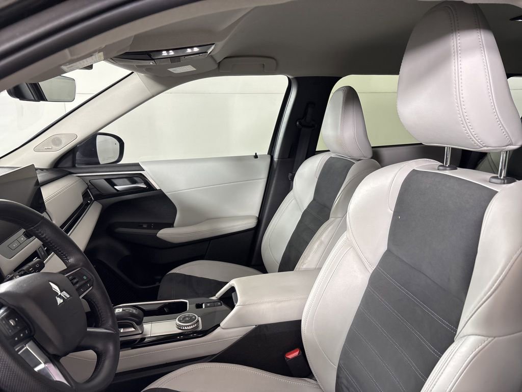 Used 2025 Mitsubishi Outlander SE AWD/4WD image 26