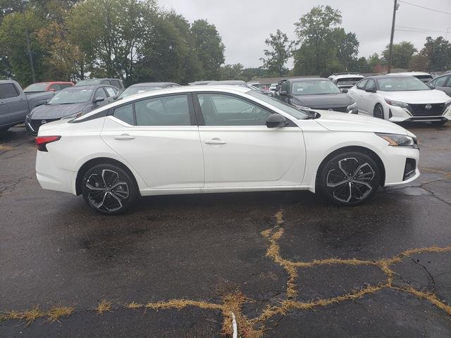 New 2025 Nissan Altima 2.5 SR image 8