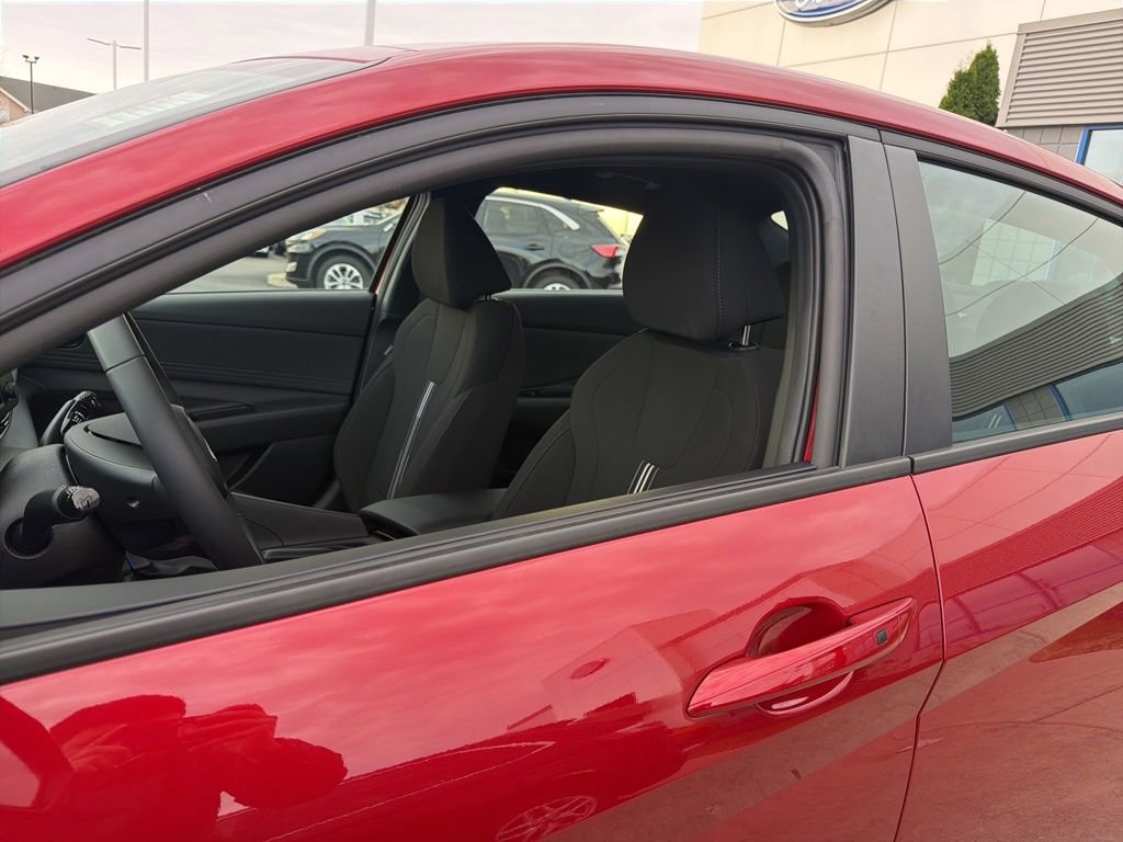 Used 2025 Hyundai Elantra Sport image 8