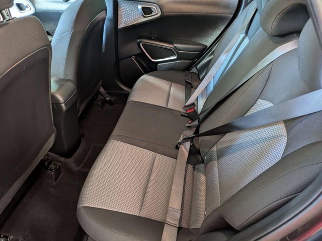 Used 2025 Kia Soul LX w/ LX Technology Package FWD image 25